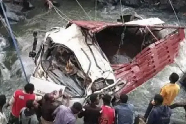 ইথিওপিয়ায় যাত্রীবাহী ট্রাক নদীতে পড়ে, ৬০ জন নিহত হয়েছে