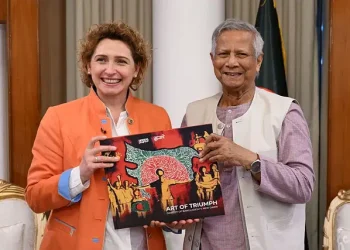 ইউরোপিয়ান ইনভেস্টমেন্ট ব্যাংকের (ইআইবি) ভাইস প্রেসিডেন্ট নিকোলা বিয়ার প্রধান উপদেষ্টা অধ্যাপক মুহাম্মদ ইউনূসের সঙ্গে সাক্ষাৎ করেন। ঢাকায় রাষ্ট্রীয় অতিথি ভবন যমুনা আজ বুধবার: পিআইডি